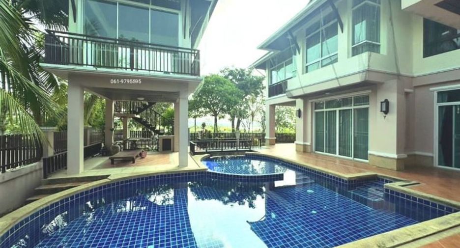 For sale 3 bedrooms house in Si Racha, Chonburi