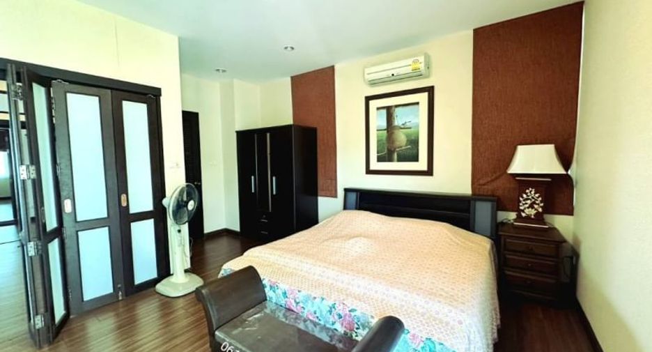 For sale 3 bedrooms house in Si Racha, Chonburi
