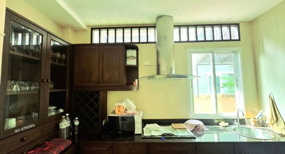 For sale 3 bedrooms house in Si Racha, Chonburi