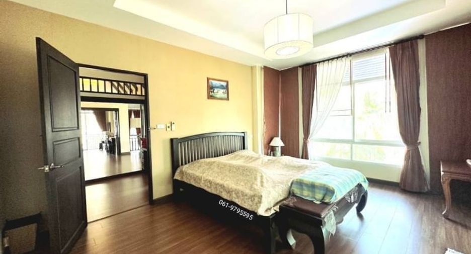 For sale 3 bedrooms house in Si Racha, Chonburi