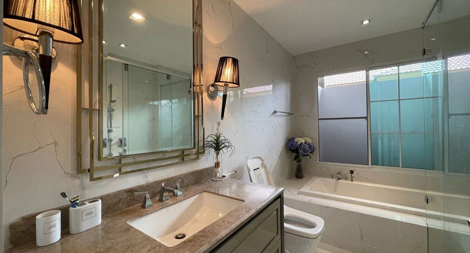Haus zum Kauf mit 4 Zimmer in Bang Khen, Bangkok