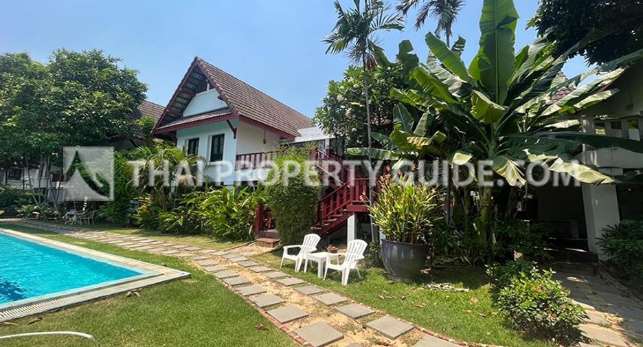 For rent 3 bed house in Dusit, Bangkok