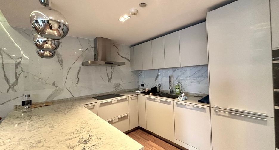 For sale 3 bedrooms condo in Pathum Wan, Bangkok