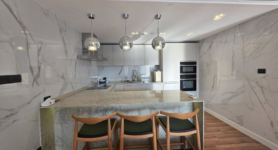 For sale 3 bedrooms condo in Pathum Wan, Bangkok