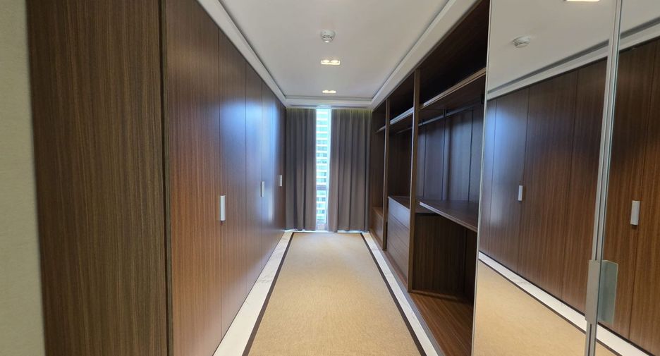 For sale 3 bedrooms condo in Pathum Wan, Bangkok