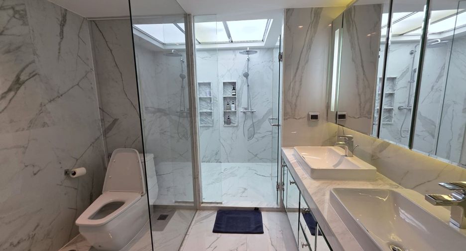 For sale 3 bedrooms condo in Pathum Wan, Bangkok