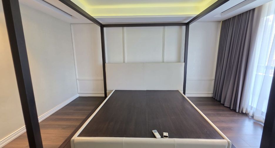 For sale 3 bedrooms condo in Pathum Wan, Bangkok