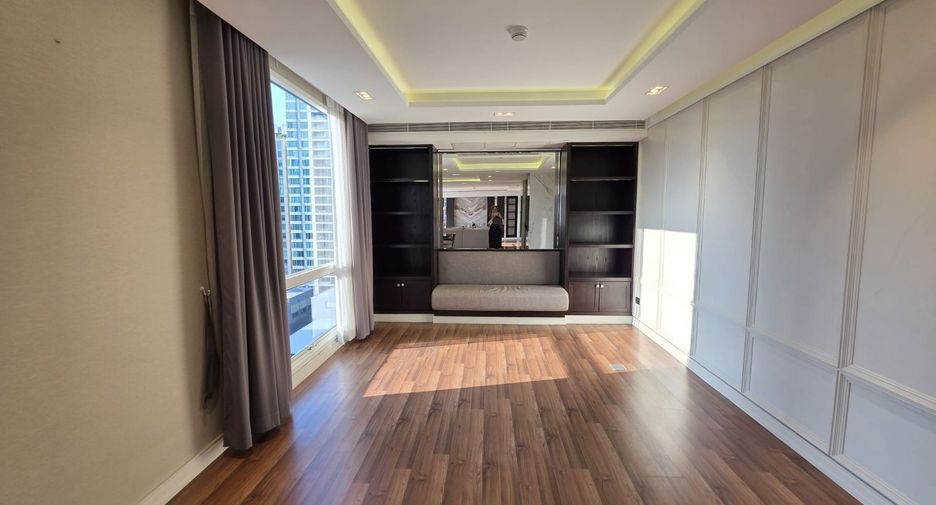 For sale 3 bedrooms condo in Pathum Wan, Bangkok