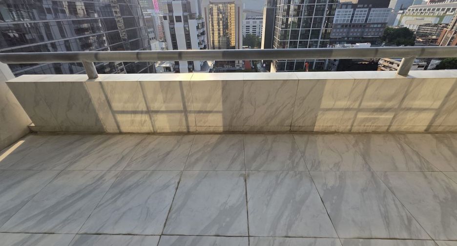 For sale 3 bedrooms condo in Pathum Wan, Bangkok