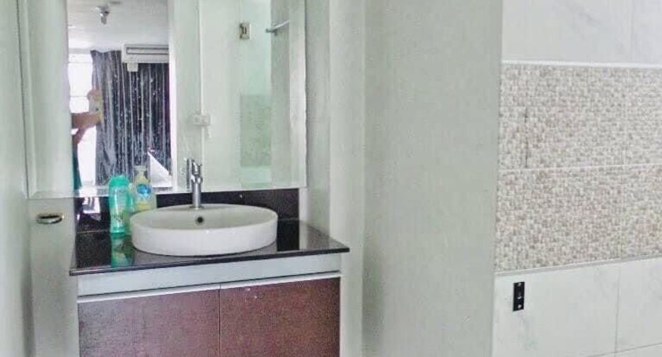 For rent and for sale office in Huai Khwang, Bangkok