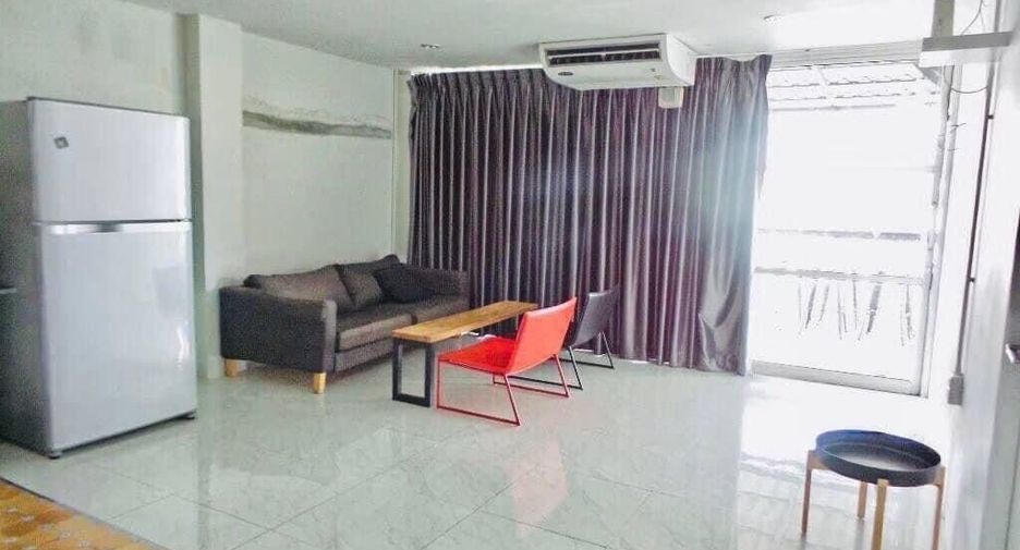 For rent and for sale office in Huai Khwang, Bangkok