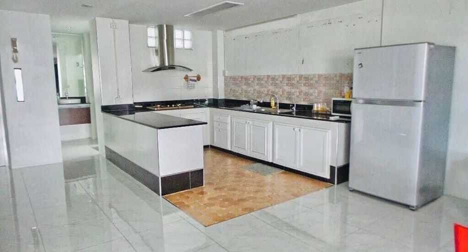 For rent and for sale office in Huai Khwang, Bangkok