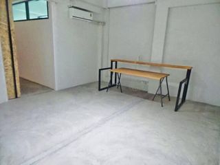 For rent and for sale office in Huai Khwang, Bangkok