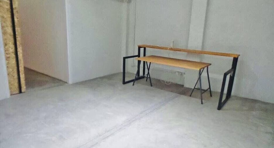 For rent and for sale office in Huai Khwang, Bangkok