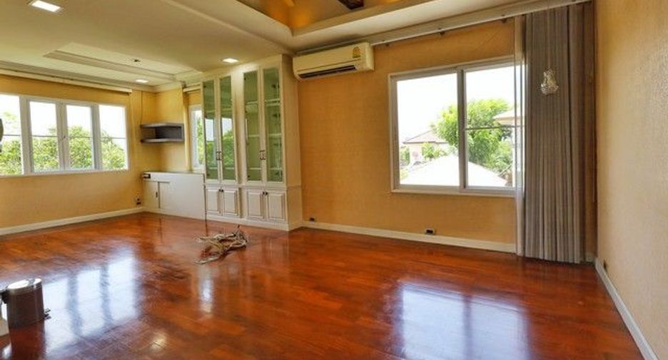 For sale 6 bed house in Pak Kret, Nonthaburi