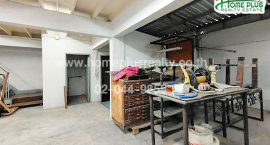 For sale warehouse in Pak Kret, Nonthaburi