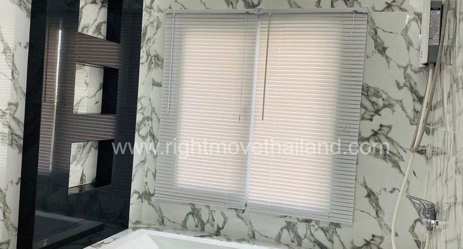 For rent and for sale 3 bedrooms townhouse in Watthana, Bangkok