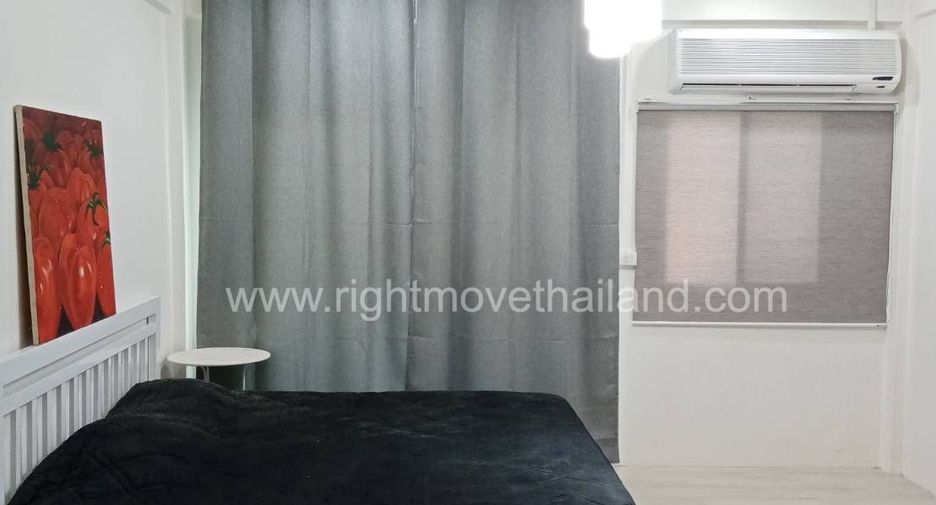 For rent and for sale 3 bedrooms townhouse in Watthana, Bangkok