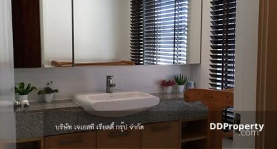 For rent and for sale 2 bedrooms condo in Pathum Wan, Bangkok
