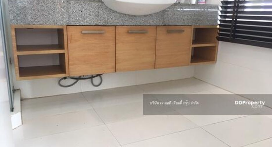 For rent and for sale 2 bedrooms condo in Pathum Wan, Bangkok