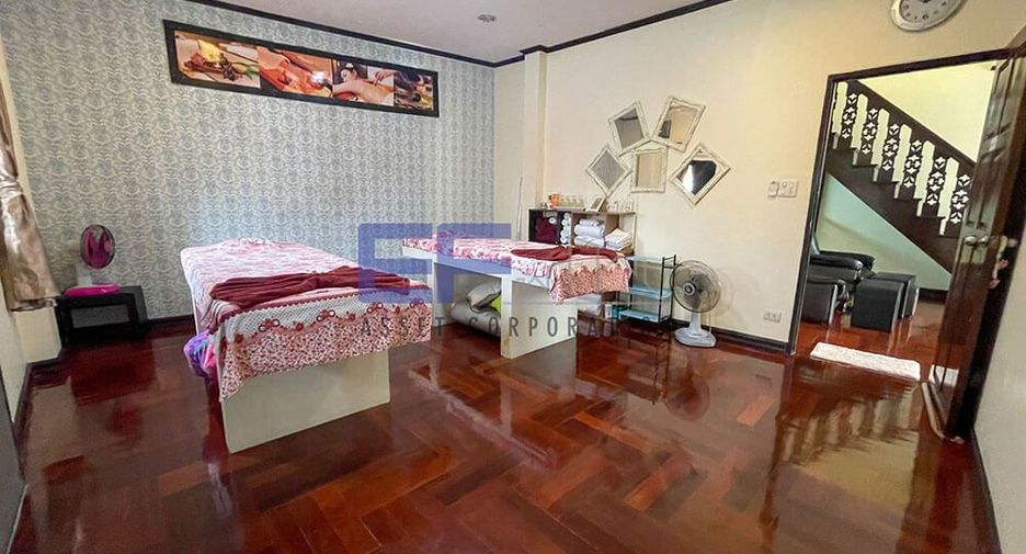 For sale 5 bed retail Space in Nong Khaem, Bangkok