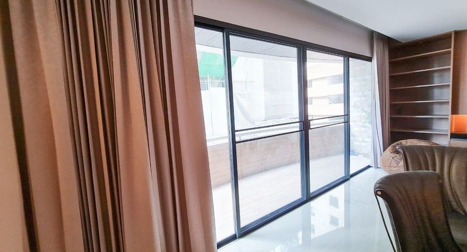 For rent 2 bedrooms condo in Khlong Toei, Bangkok