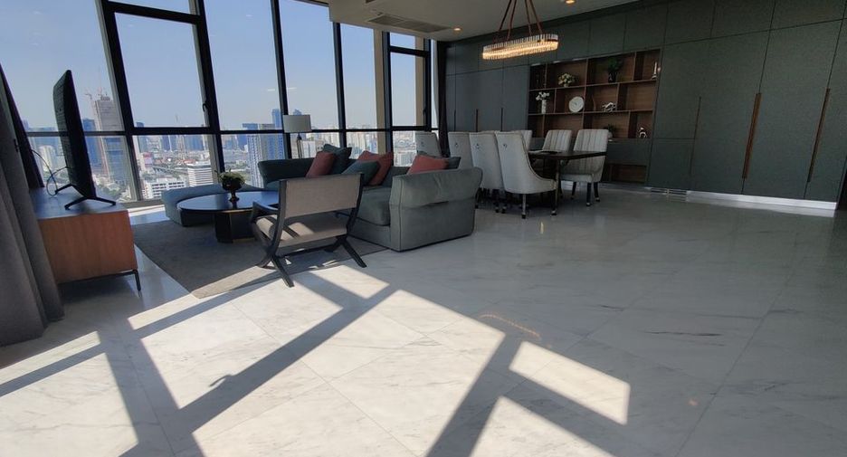 For rent 3 bedrooms condo in Watthana, Bangkok