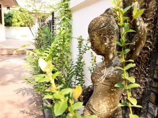 For rent 5 bedrooms house in Suan Luang, Bangkok