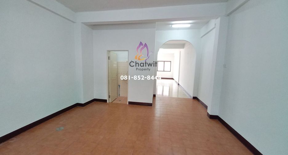 Продажа 2 спальни таунхаус в Mueang Samut Prakan, Самутпракан