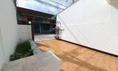 For sale 2 ベッドルーム townhouse in Mueang Samut Prakan, Samut Prakan
