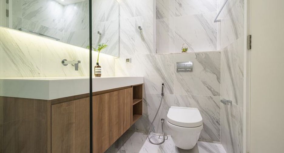 For rent 2 bedrooms condo in Khlong Toei, Bangkok