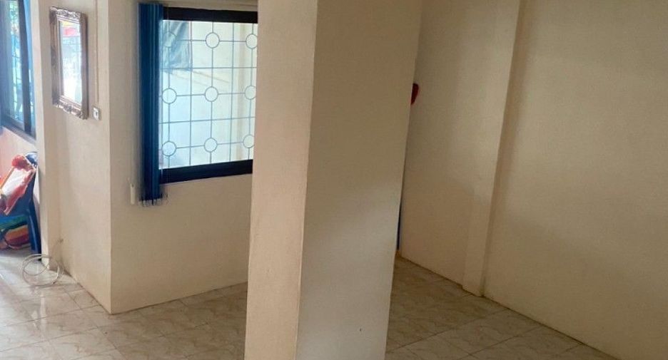 For sale 2 Beds townhouse in Mueang Surat Thani, Surat Thani