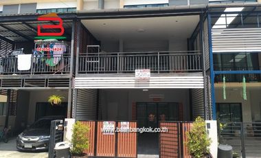 For sale 3 bedrooms townhouse in Prawet, Bangkok