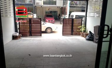 For sale 3 bedrooms townhouse in Prawet, Bangkok