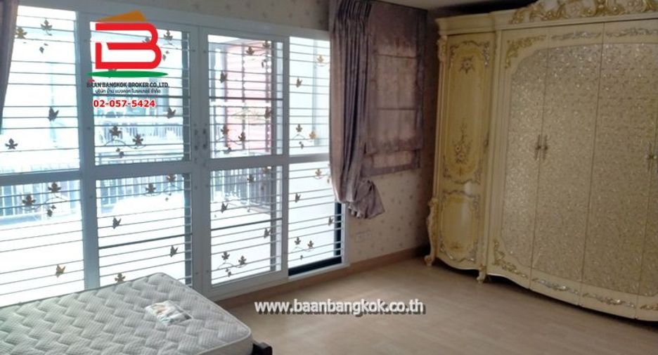 For sale 3 bedrooms townhouse in Prawet, Bangkok