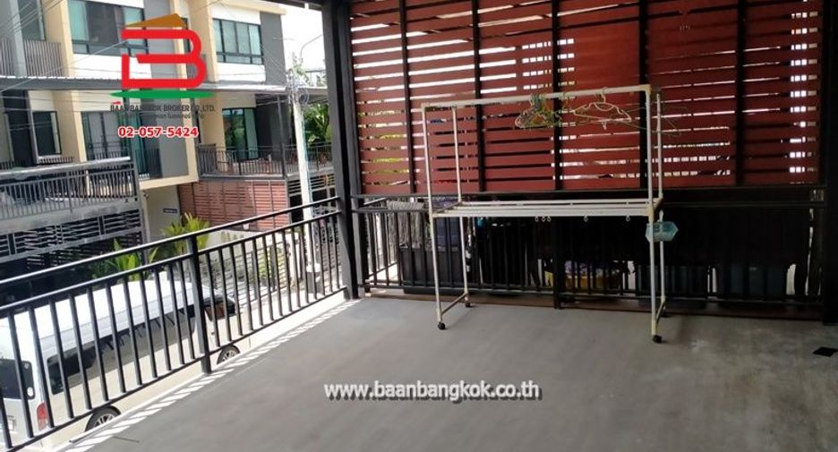 For sale 3 bedrooms townhouse in Prawet, Bangkok