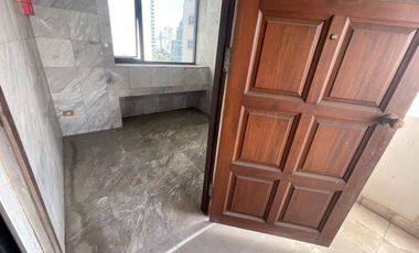 For sale 4 bedrooms condo in Watthana, Bangkok