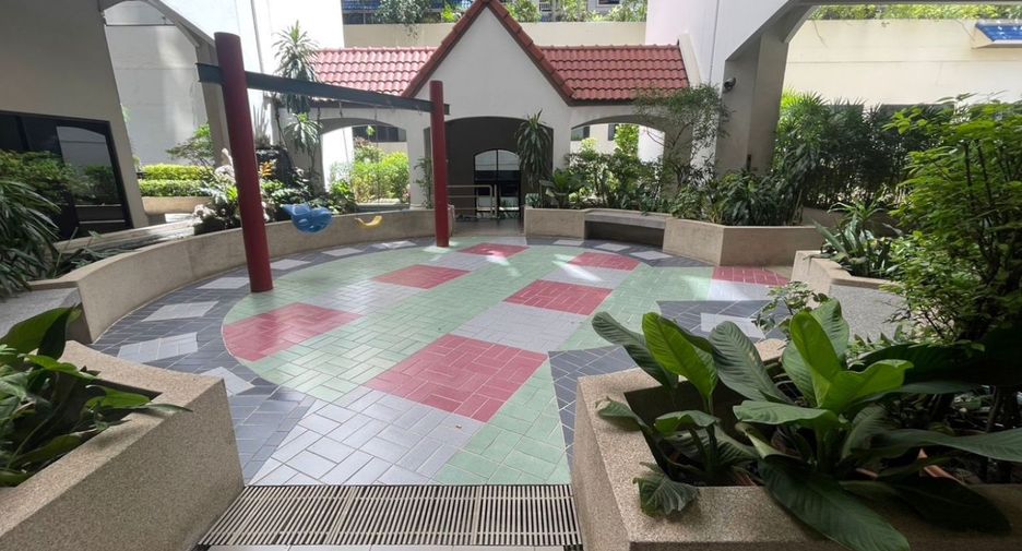 For sale 4 bedrooms condo in Watthana, Bangkok