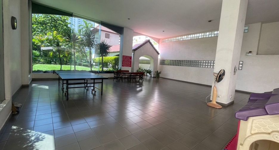 For sale 4 bedrooms condo in Watthana, Bangkok