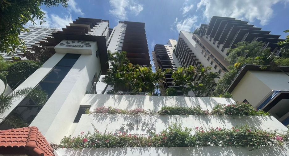 For sale 4 bedrooms condo in Watthana, Bangkok