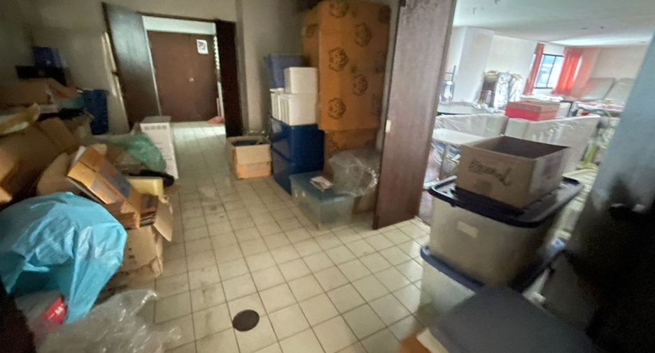 For sale 4 bedrooms condo in Watthana, Bangkok