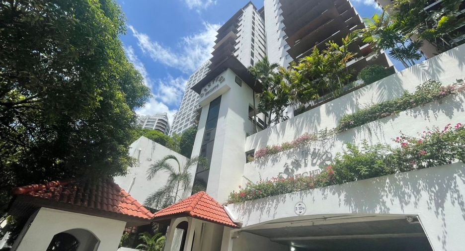 For sale 4 bedrooms condo in Watthana, Bangkok