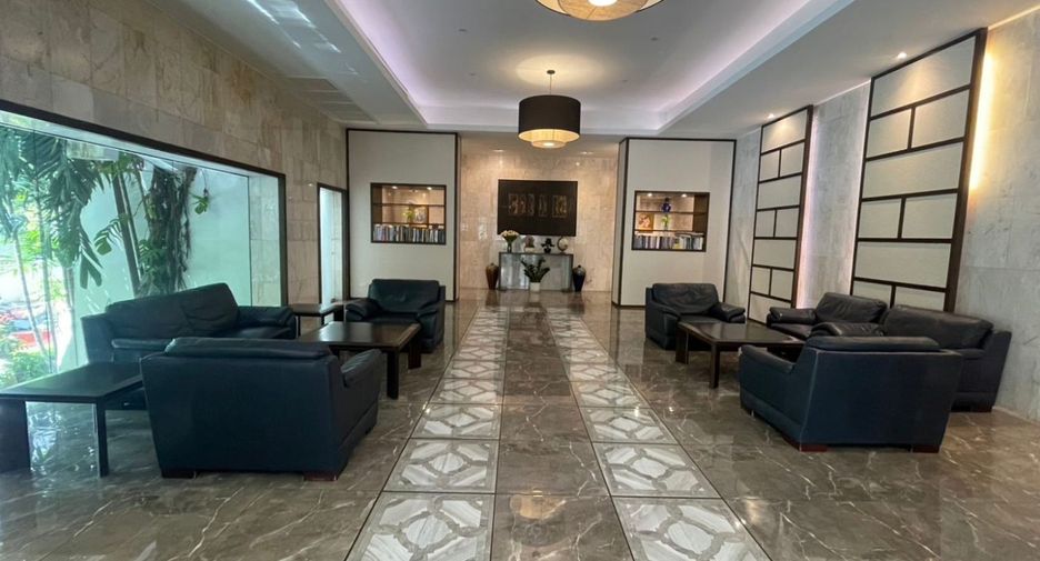 For sale 4 bedrooms condo in Watthana, Bangkok