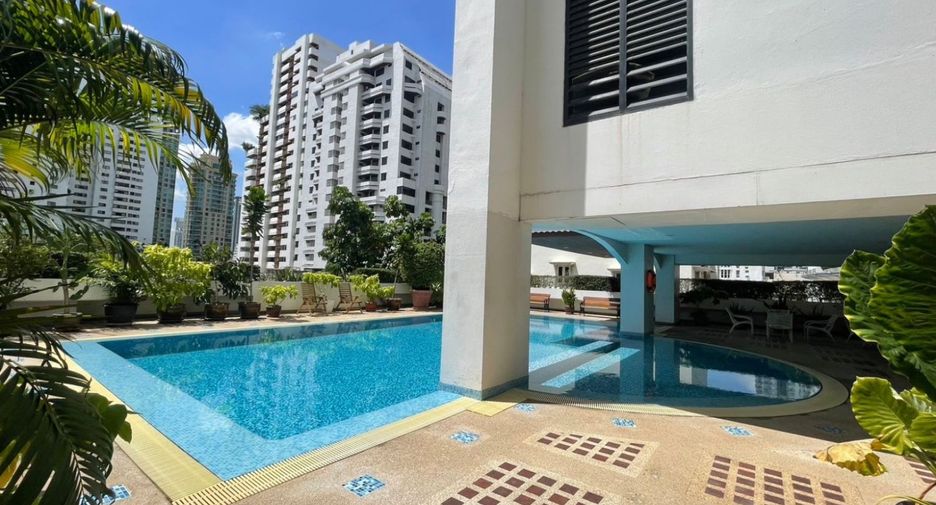 For sale 4 bedrooms condo in Watthana, Bangkok