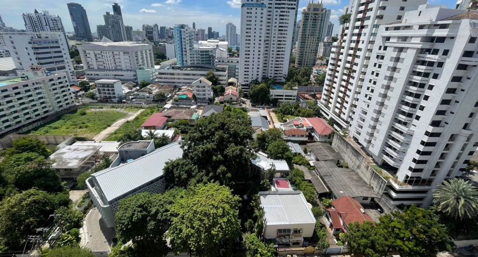 For sale 4 bedrooms condo in Watthana, Bangkok