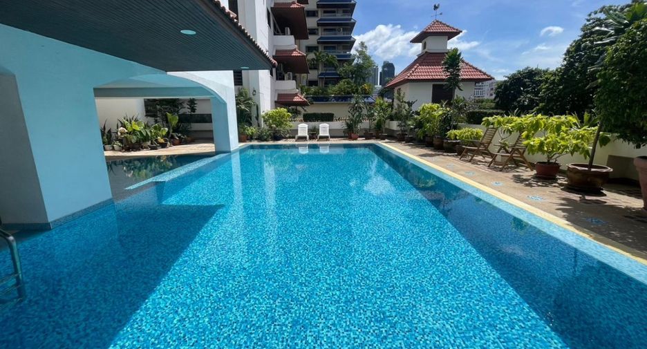 For sale 4 bedrooms condo in Watthana, Bangkok
