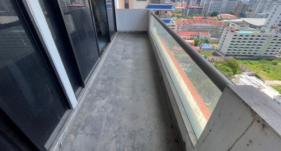 For sale 4 bedrooms condo in Watthana, Bangkok