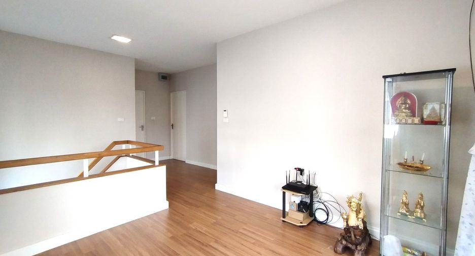 Haus zum Kauf mit 4 Zimmer in Sai Mai, Bangkok