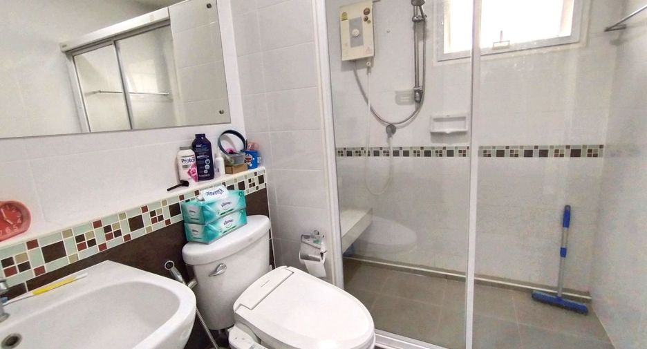 Haus zum Kauf mit 4 Zimmer in Sai Mai, Bangkok