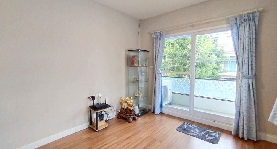 Haus zum Kauf mit 4 Zimmer in Sai Mai, Bangkok
